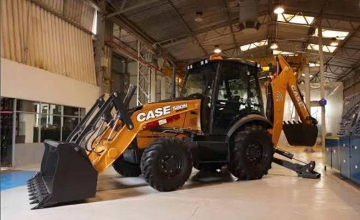 Retroescavadeira Case Construction 580N 2024 - Imagem 1