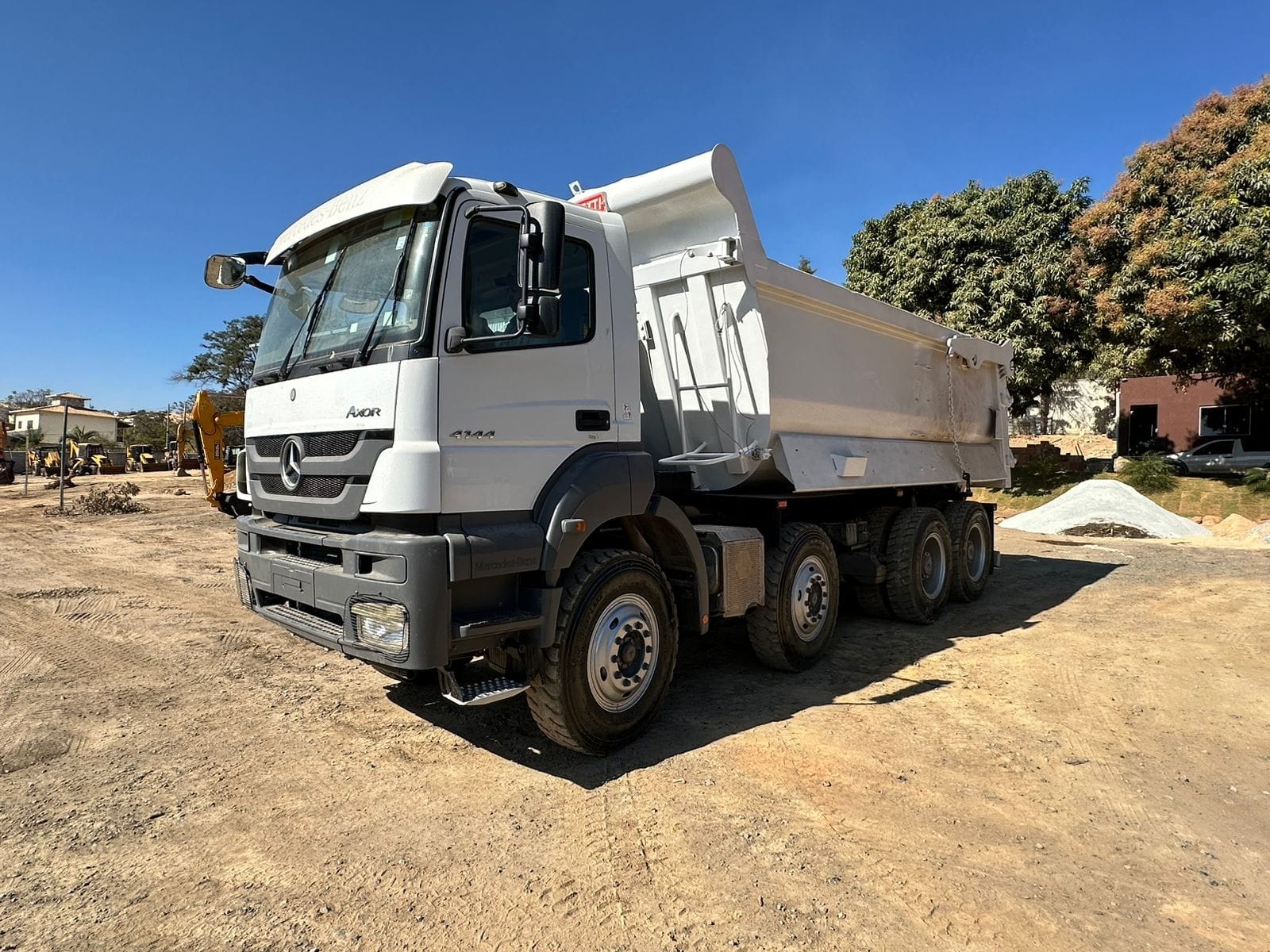 Caminhão Mecedes Benz AXOR 4144 2021 - Imagem 1
