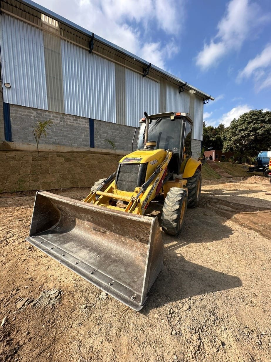 Retroescavadeira New Holland B95B - Imagem 2