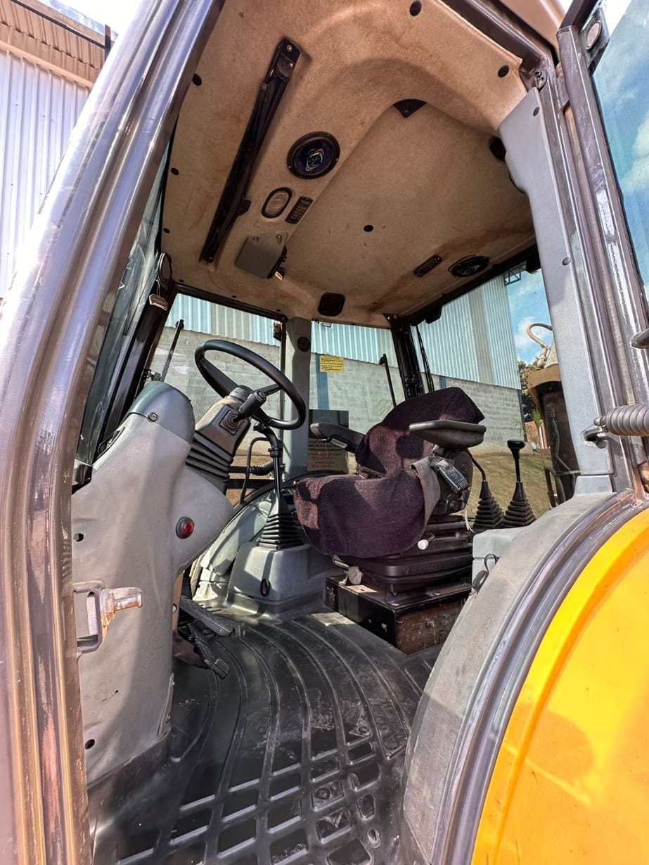 Retroescavadeira New Holland B95B - Imagem 5