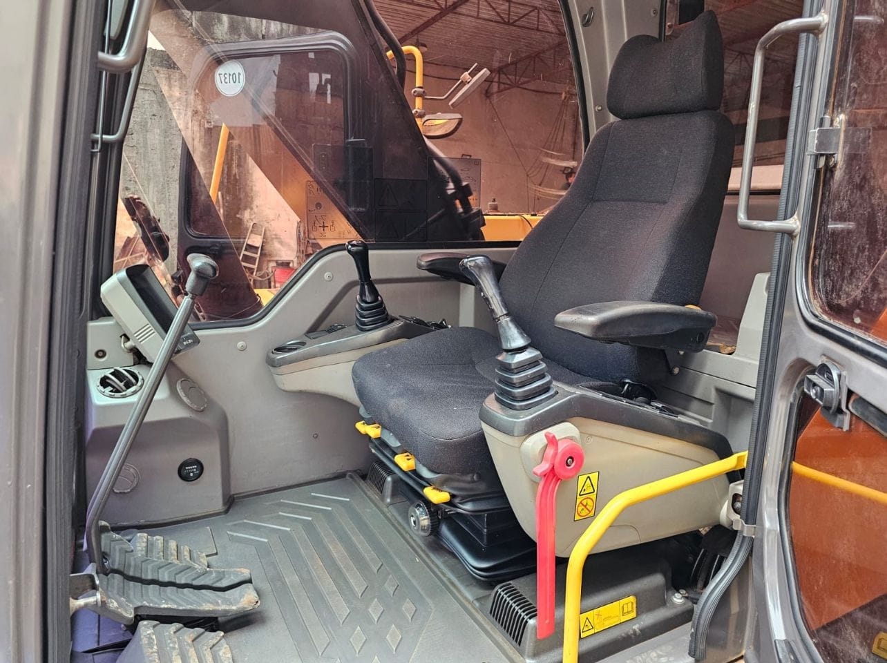 Escavadeira Volvo EC210D 2020 - Imagem 8