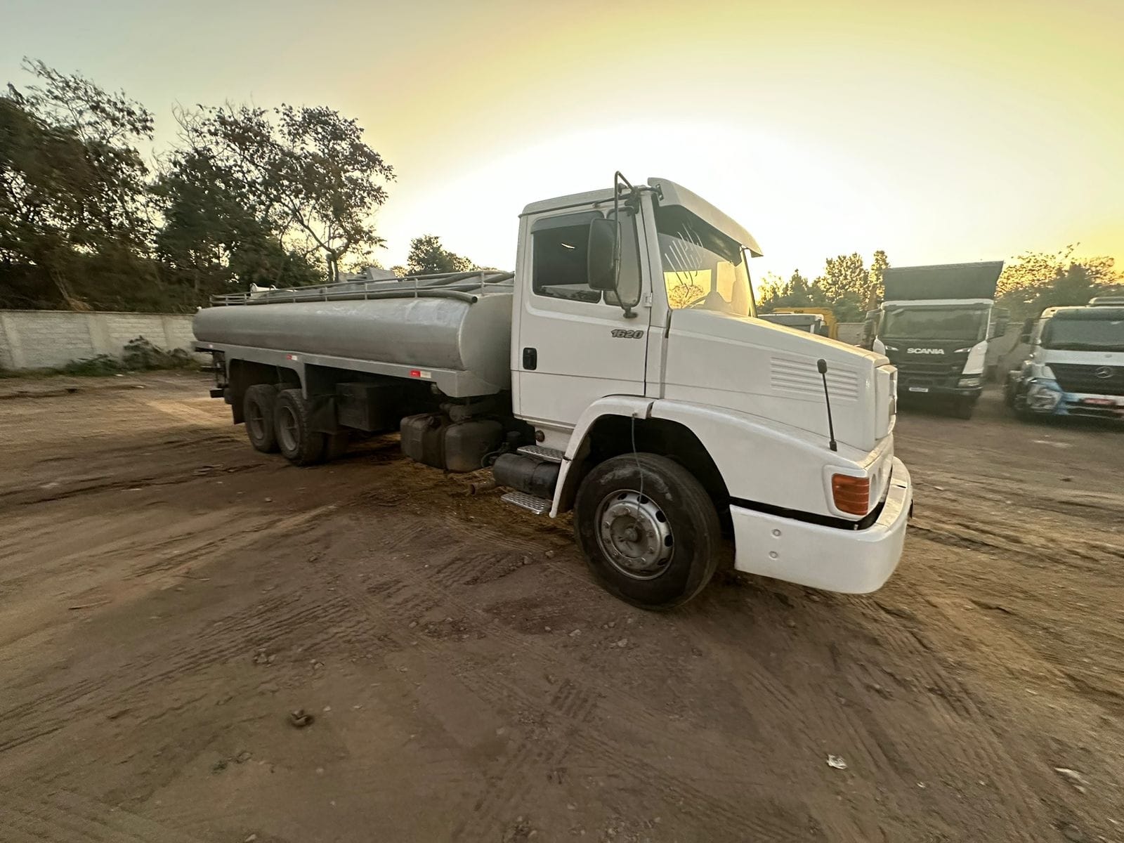 Caminhão Mecedes Benz 1620 2000 - Imagem 3