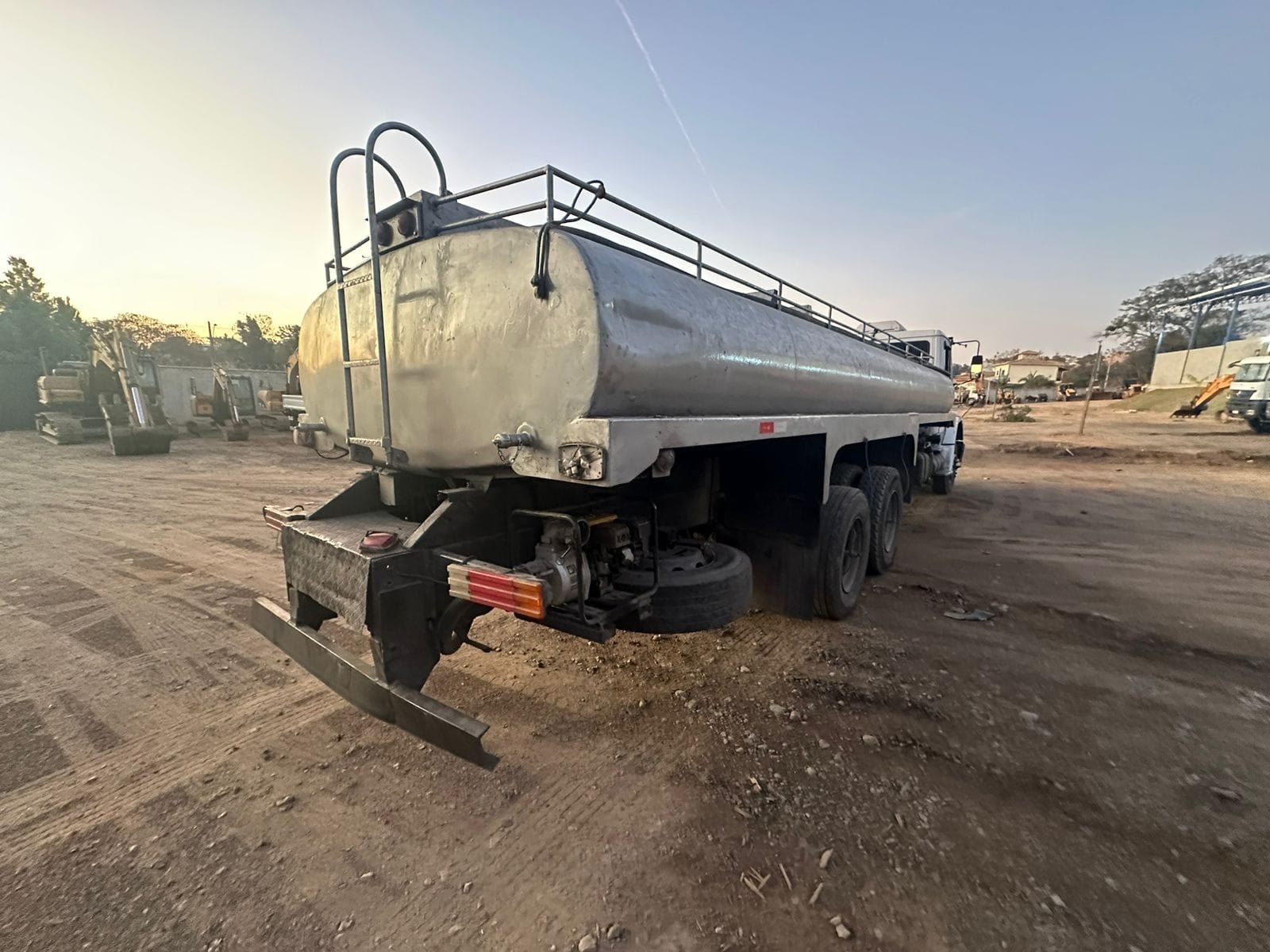 Caminhão Mecedes Benz 1620 2000 - Imagem 4
