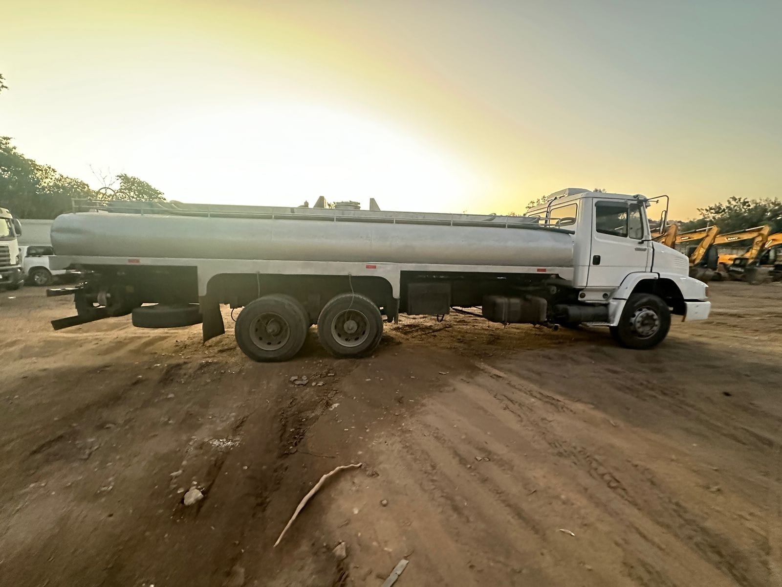 Caminhão Mecedes Benz 1620 2000 - Imagem 5
