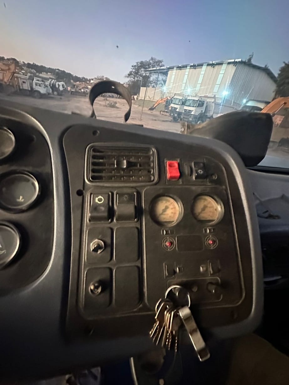 Caminhão Mecedes Benz 1620 2000 - Imagem 7
