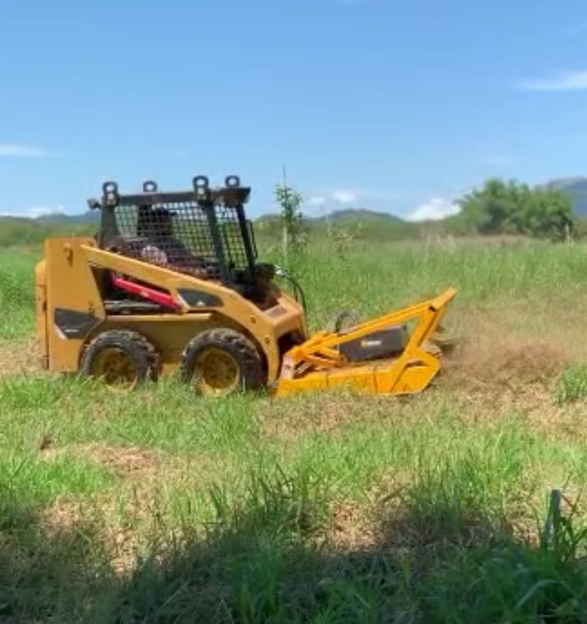 Mini Carregadeira Caterpillar 226B3 2011 - Imagem 2