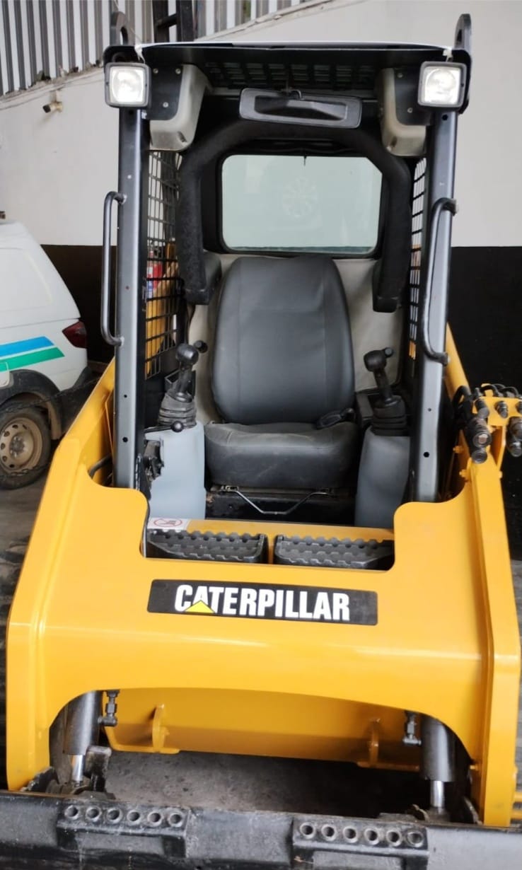 Mini Carregadeira Caterpillar 226B3 2011 - Imagem 3