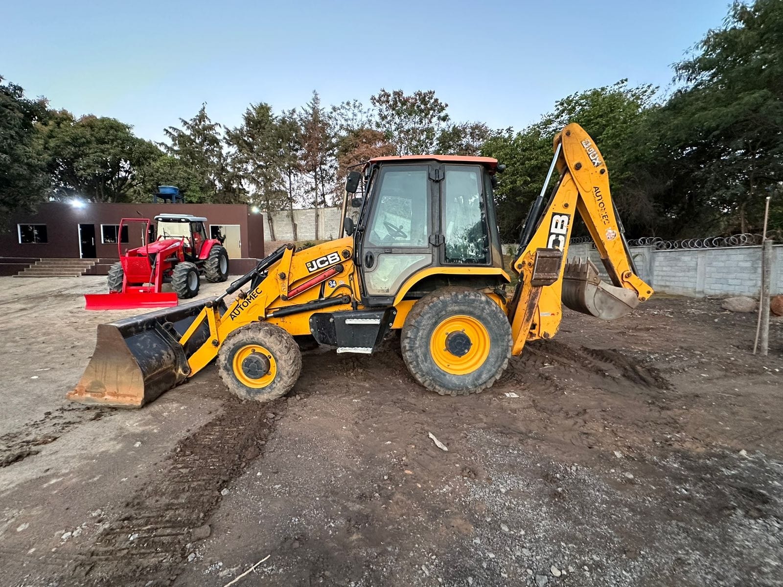 Retroescavadeira JCB 3CX 2020 - Imagem 1