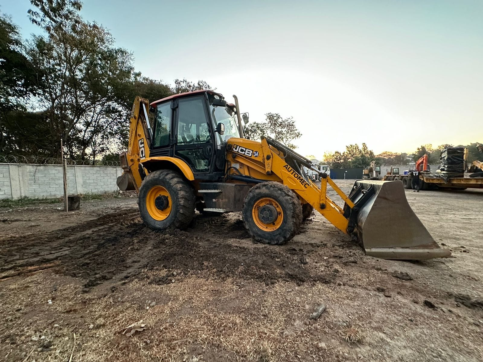 Retroescavadeira JCB 3CX 2020 - Imagem 3