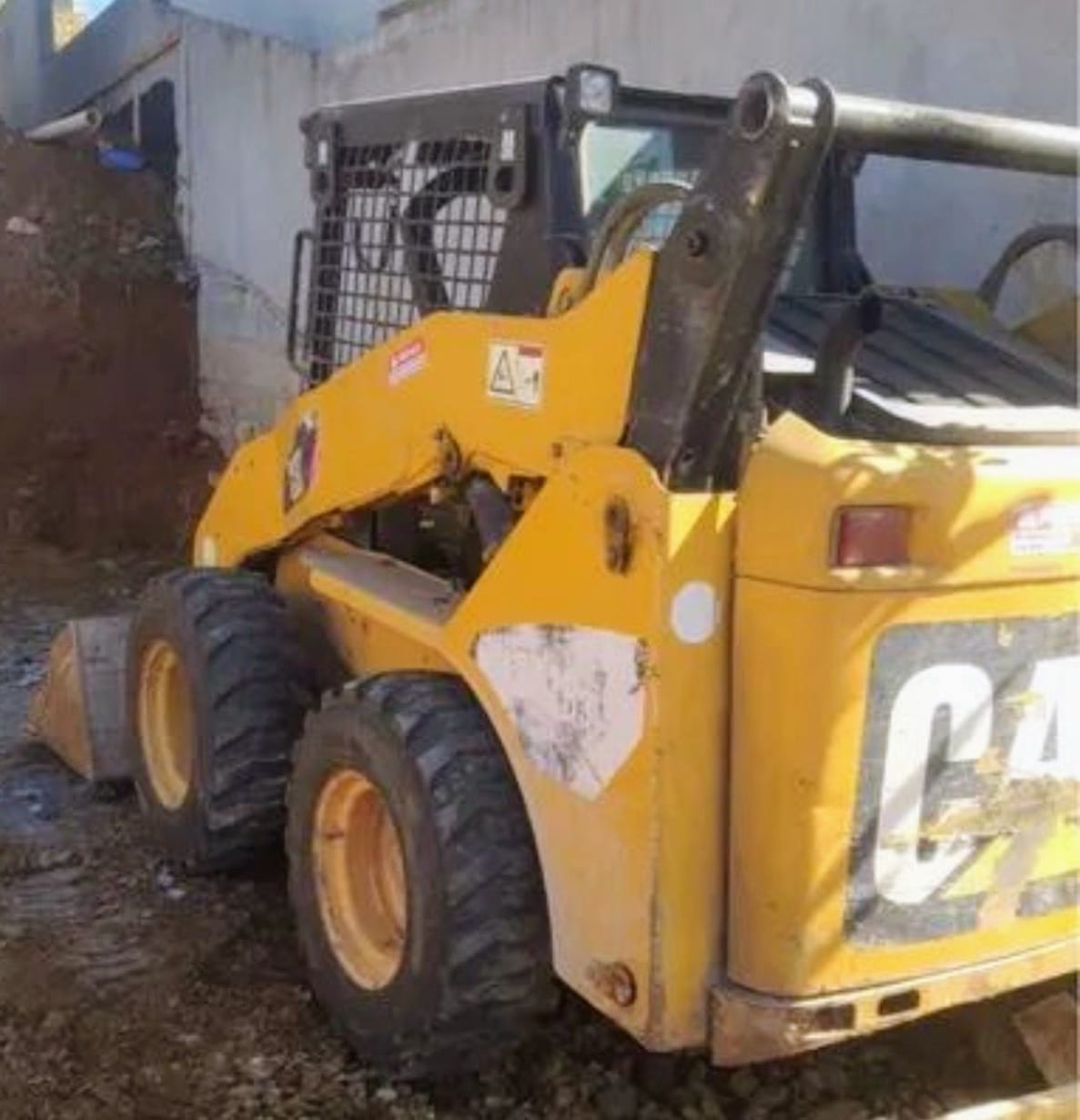 Mini Carregadeira Caterpillar 242B 2013 - Imagem 3
