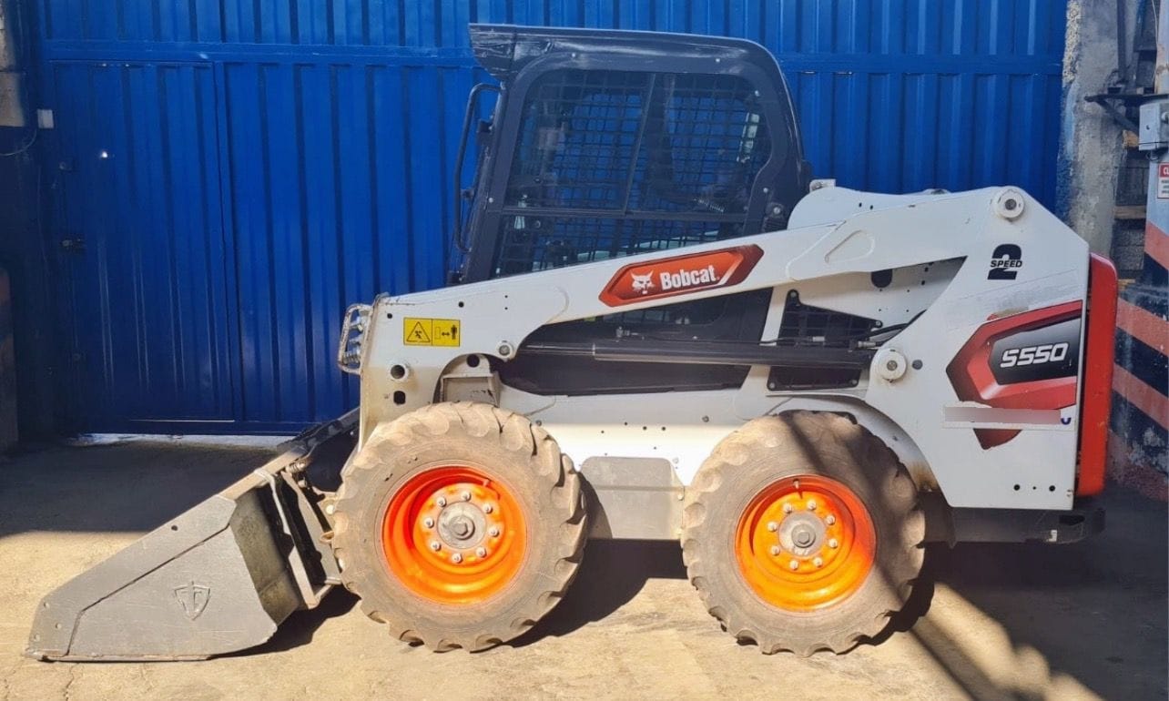 Mini Carregadeira Bobcat S550 2022 - Imagem 1