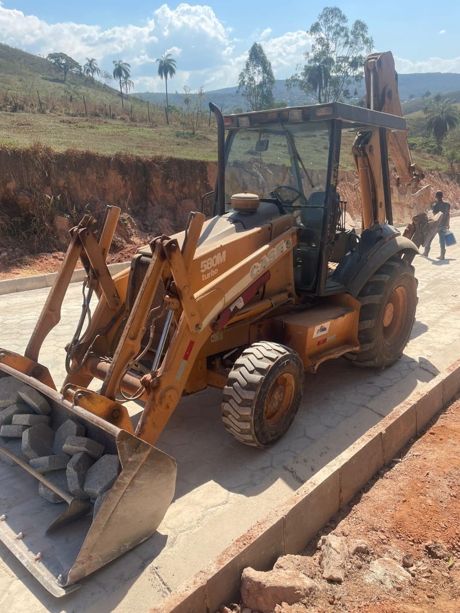 Retroescavadeira Case Construction 580M 2010 - Imagem 2