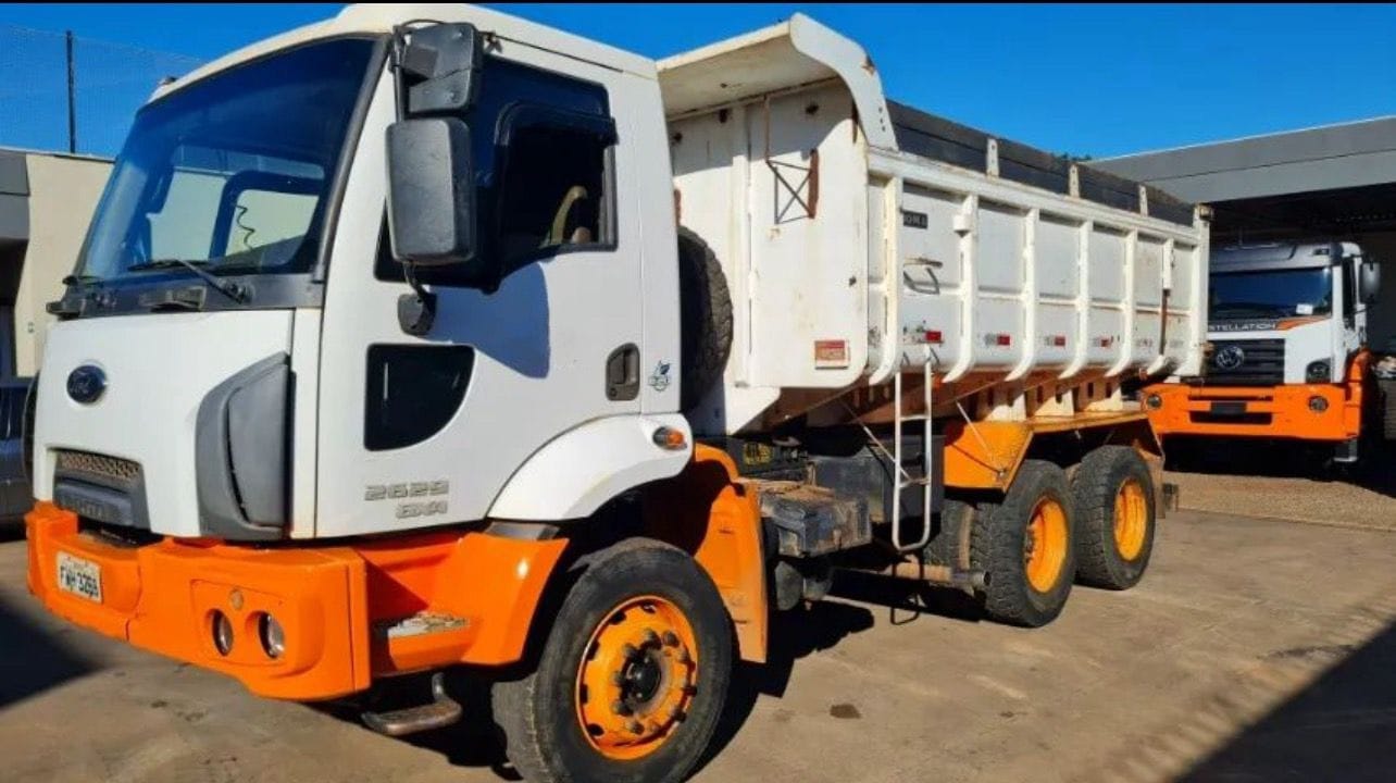Ford Cargo 2629 2015, 6x4, com caçamba de 12 ㎥ na lata, - Imagem 2