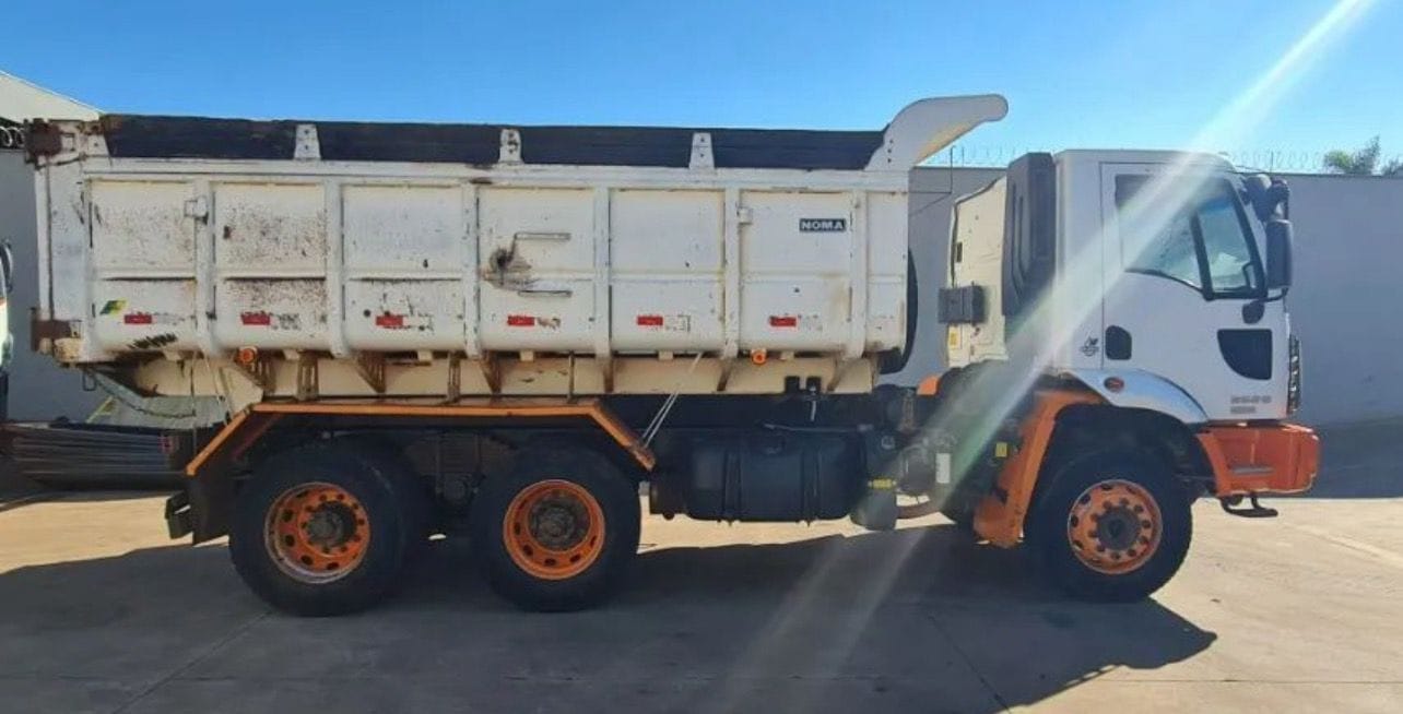Ford Cargo 2629 2015, 6x4, com caçamba de 12 ㎥ na lata, - Imagem 4