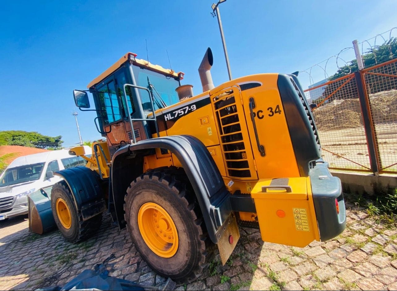 Pá Carregadeira Hyundai HL757 9S 2021 - Imagem 2