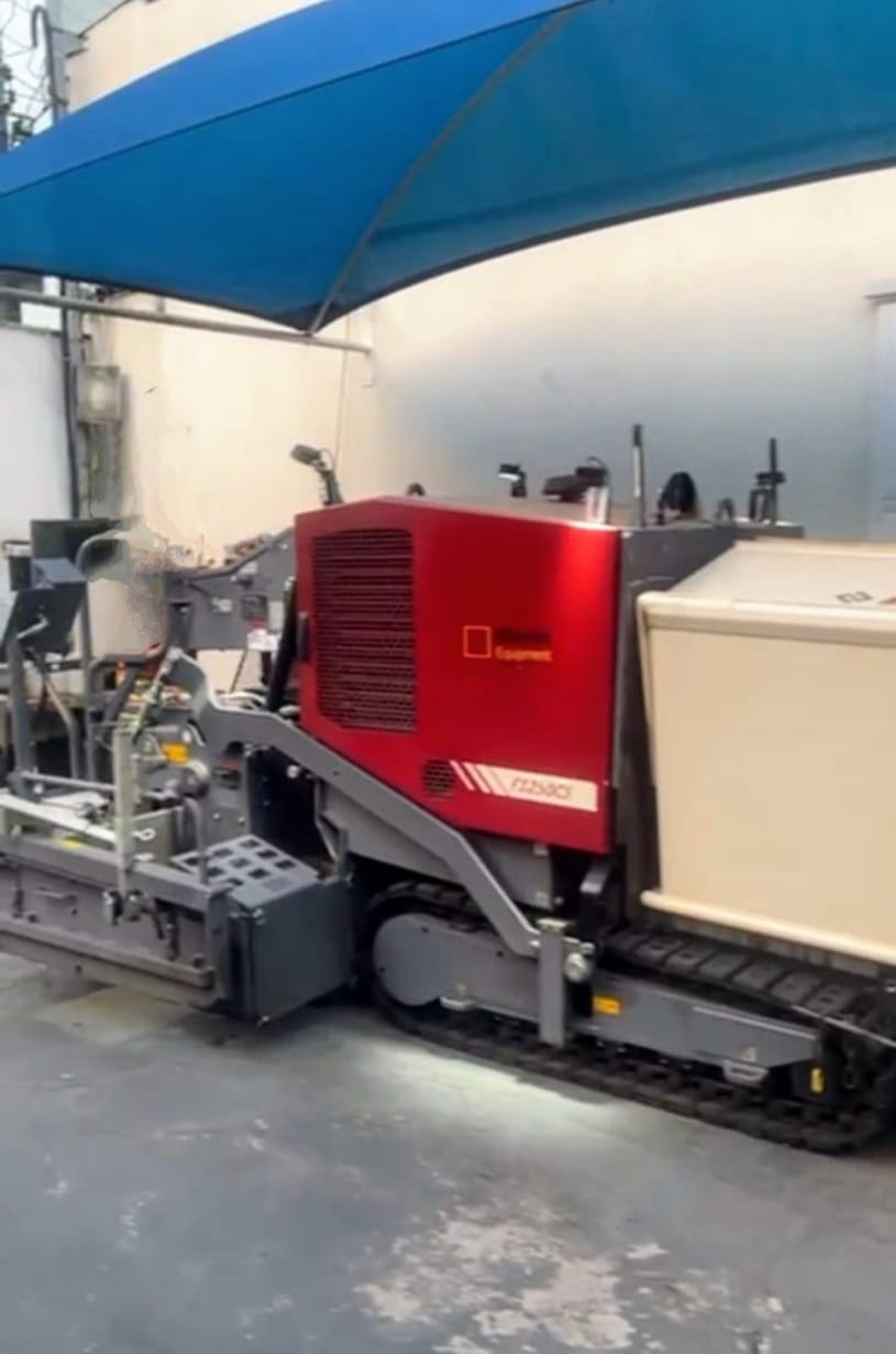 Vibroacabadora Dynapac F1250CS 2023 com apenas 200 horas - Imagem 1