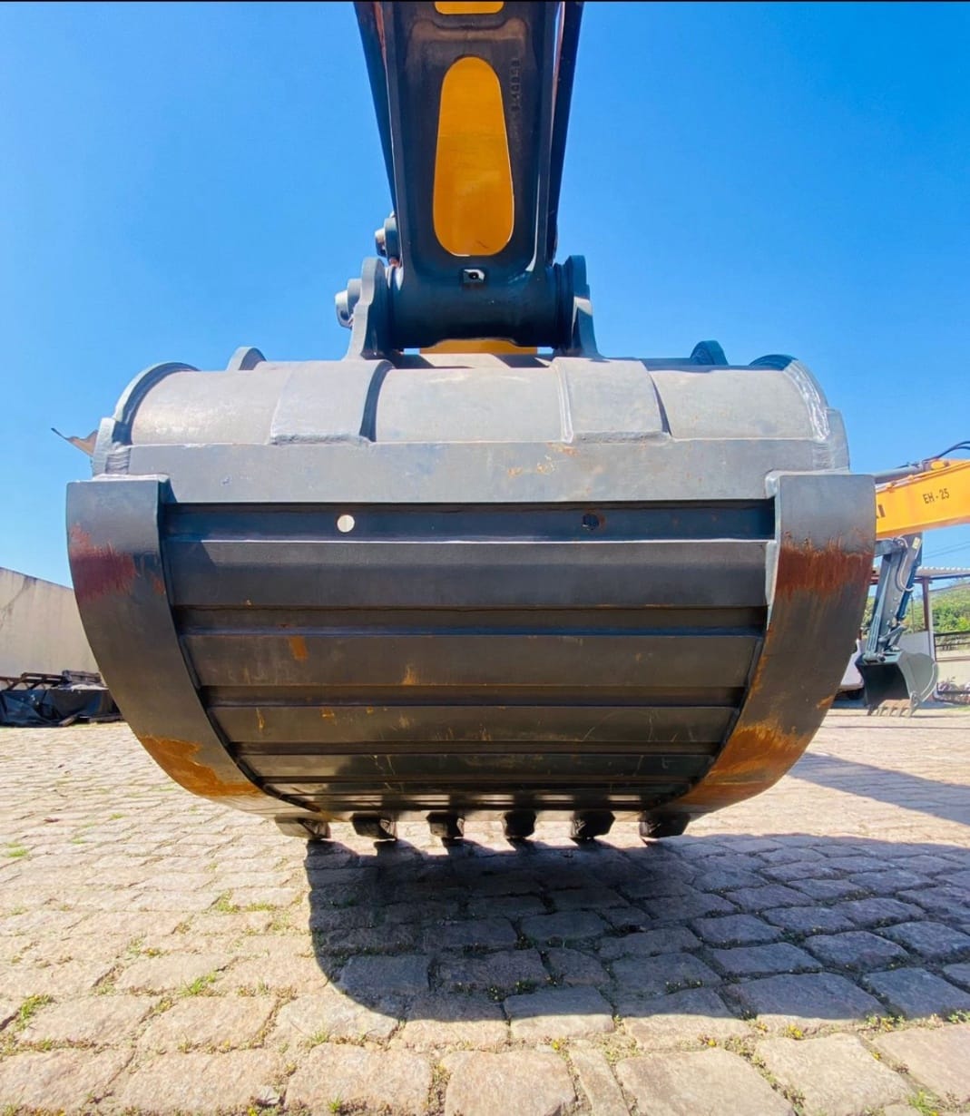 Escavadeira Hyundai 260 LC-9 2020, com 7000 horas - Imagem 5
