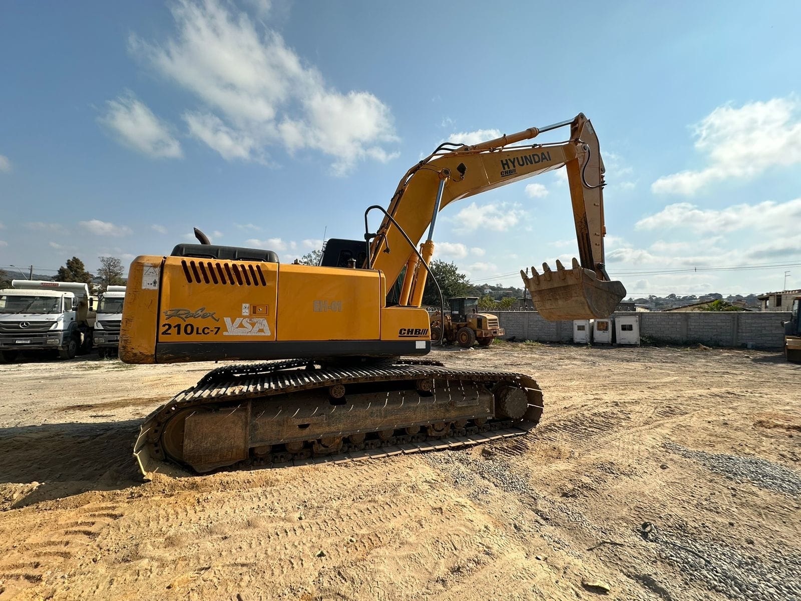 Escavadeira Hyundai 210 LC-7 2010 - Imagem 4