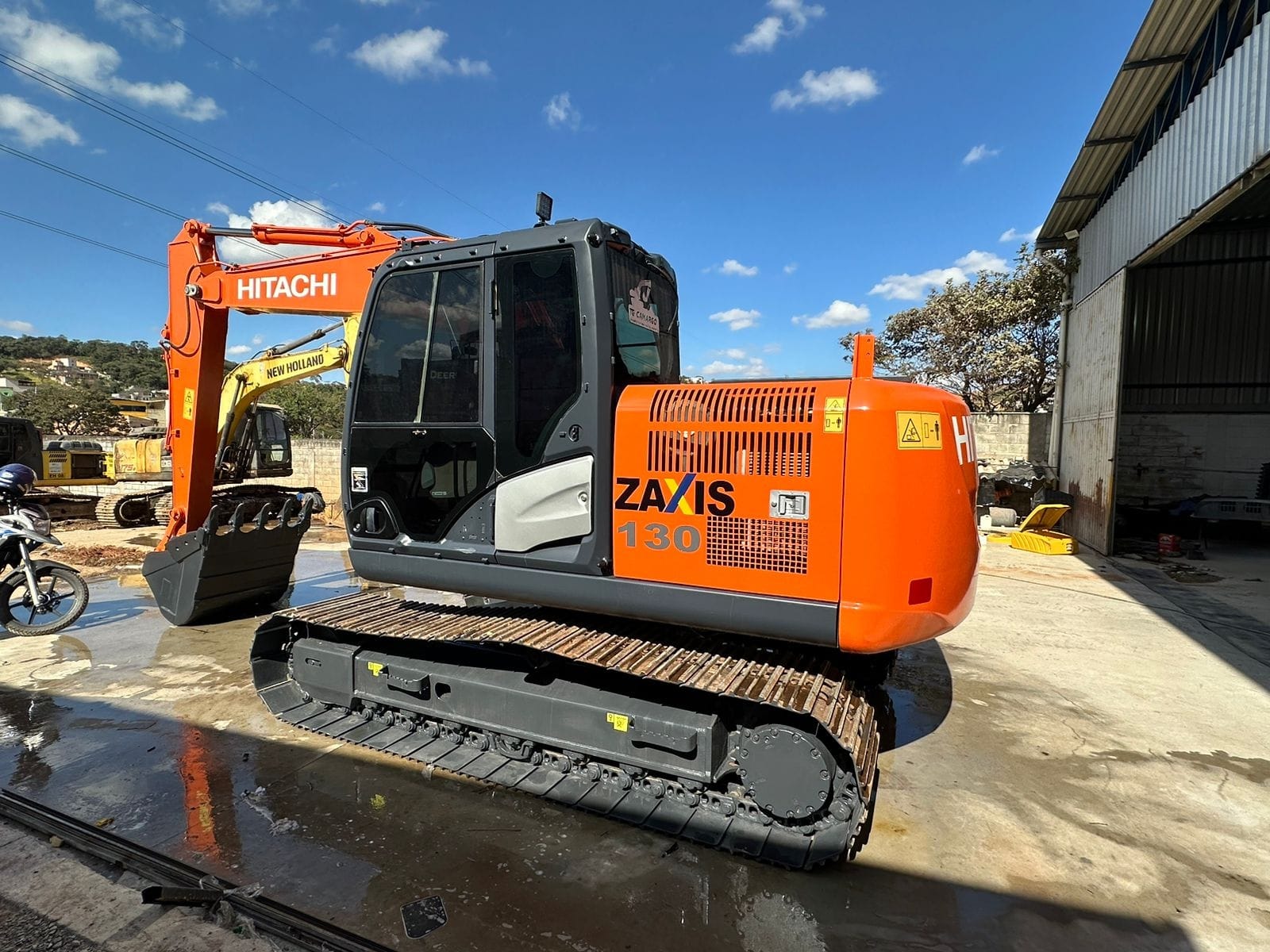 Escavadeira Hitachi ZX130  2017 - Imagem 2