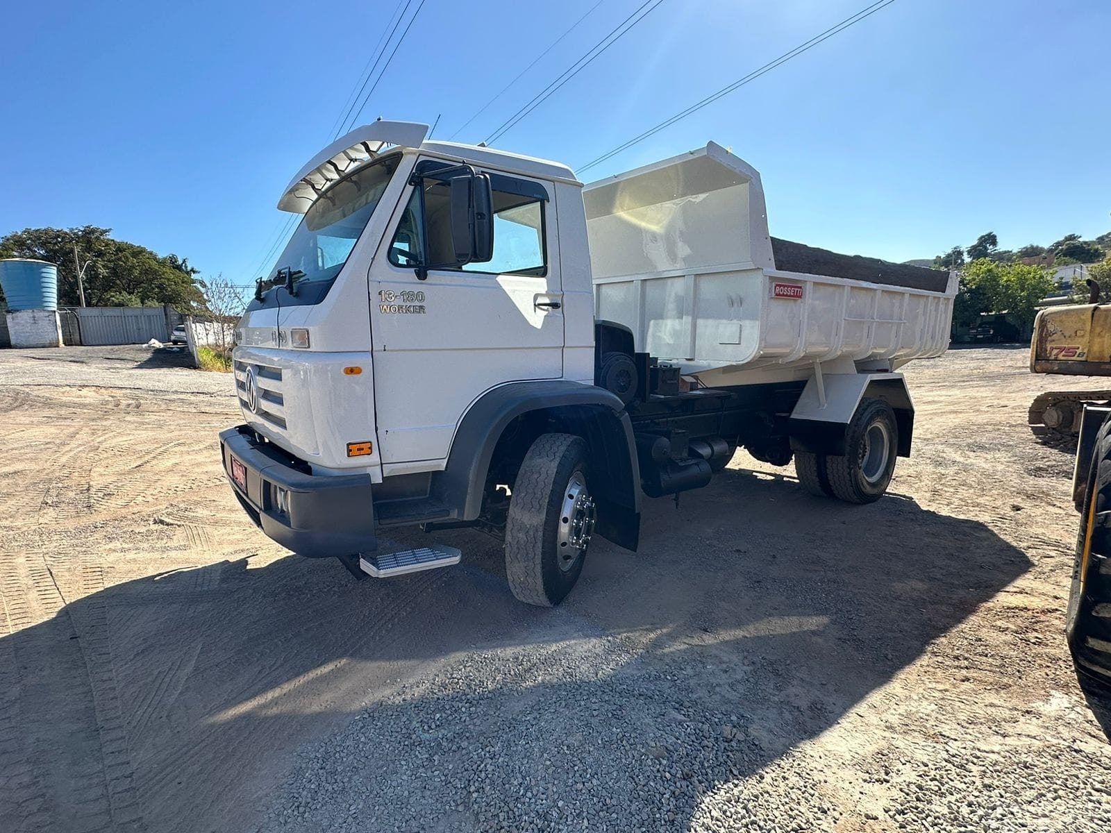 Caminhão Volkswagen 13180 - Imagem 1