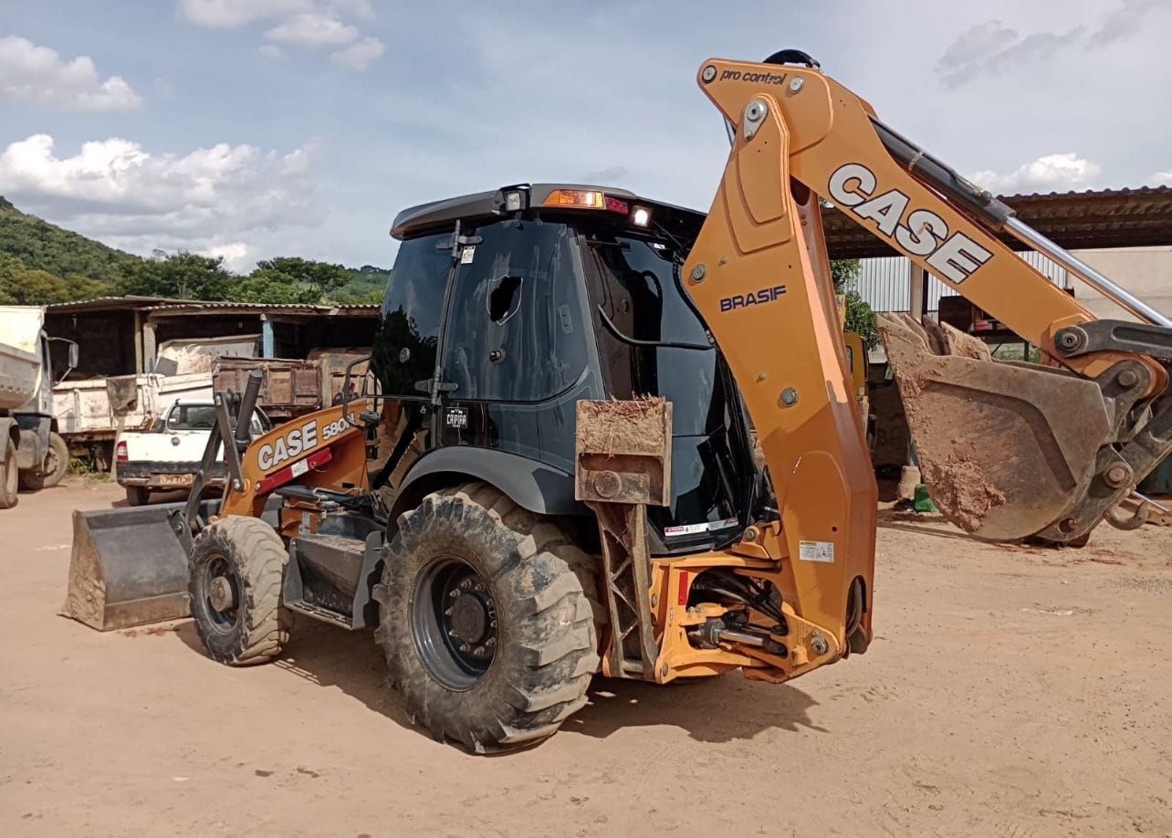 Retroescavadeira Case 580N 2022, 4x4, cabinada, com 3100 horas - Imagem 3