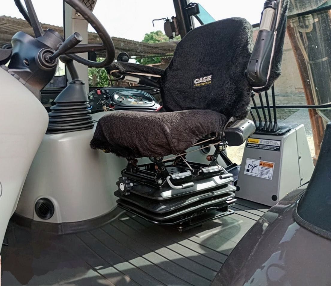 Retroescavadeira Case 580N 2022, 4x4, cabinada, com 3100 horas - Imagem 5