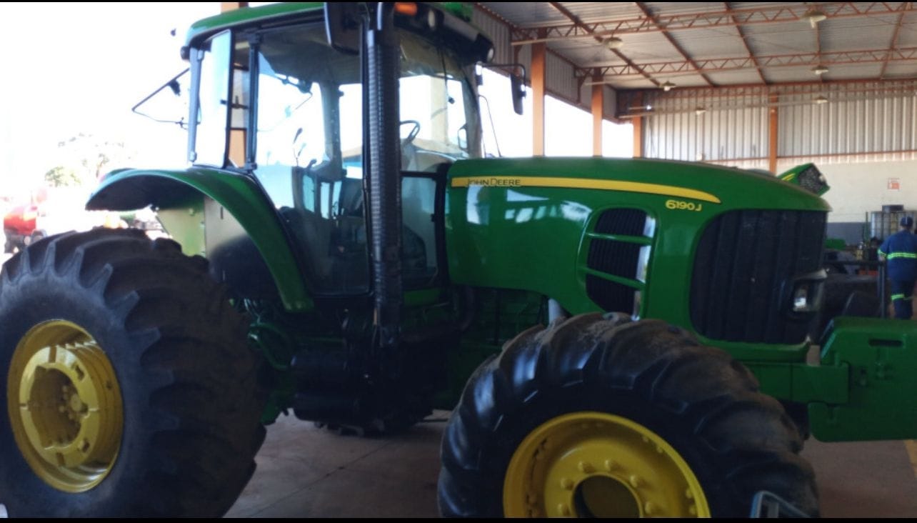 Trator John Deere 6190J 2018 - Imagem 2