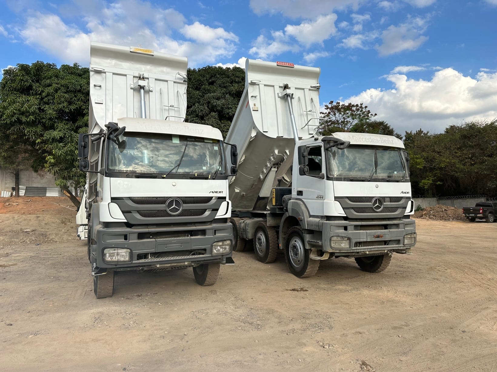 Caminhão Caçamba Axor 4144 8X4 2021/21 - Imagem 2