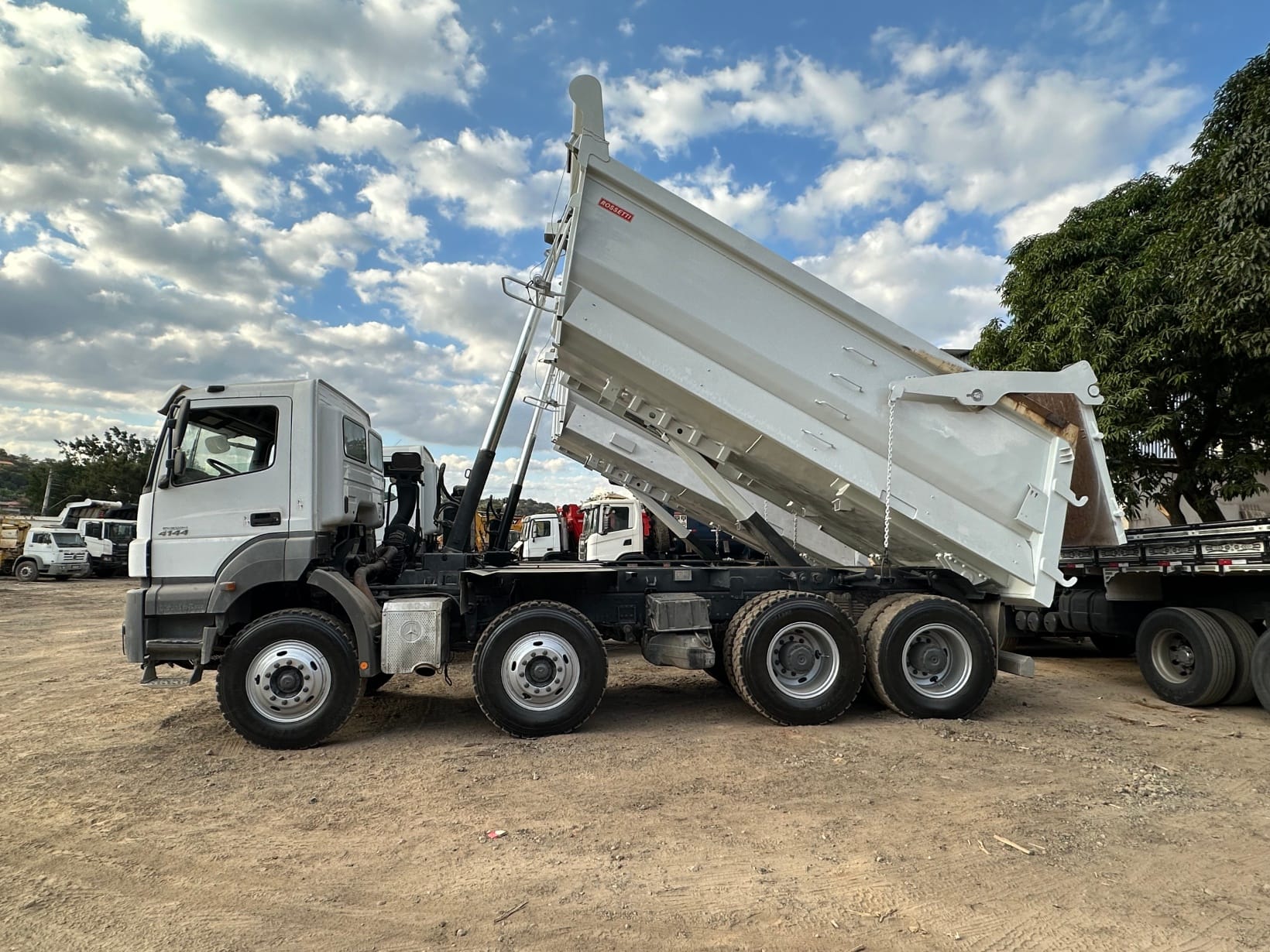 Caminhão Caçamba Axor 4144 8X4 2021/21 - Imagem 4