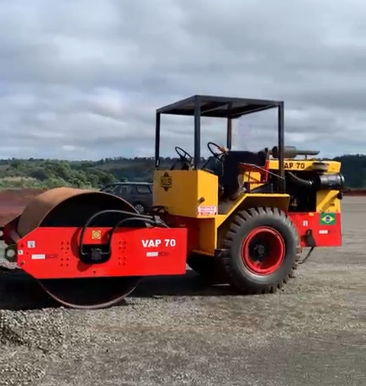 Rolo Compactador Müller VAP70 1988 - Imagem 1