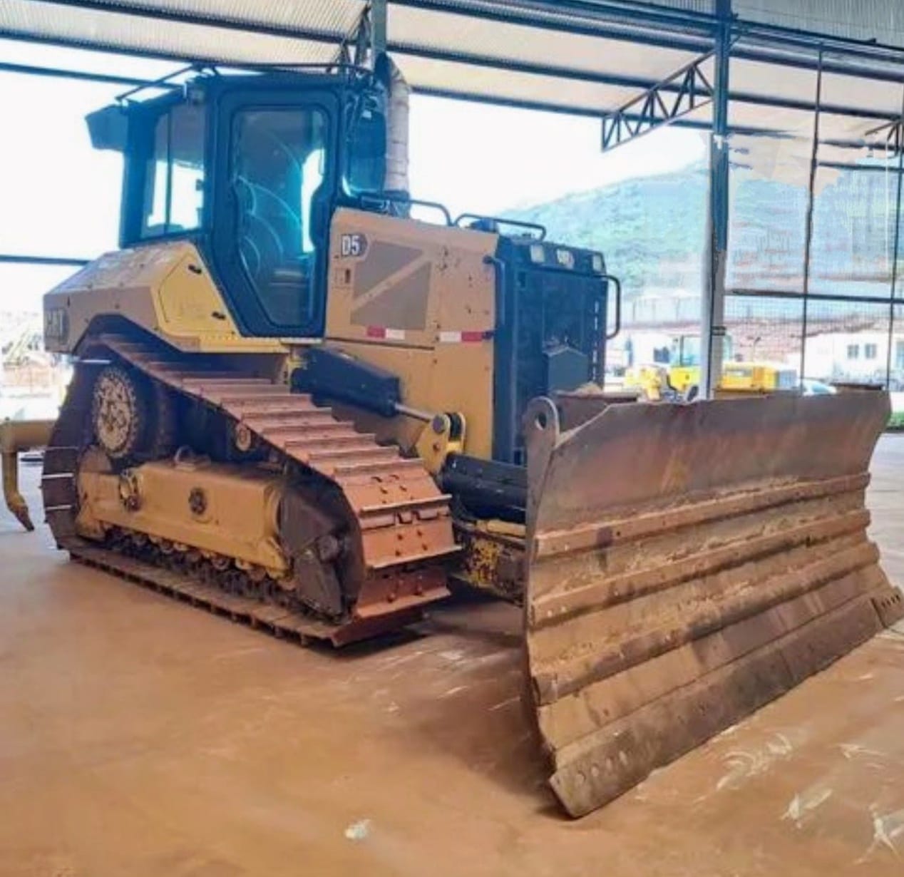 Trator de Esteira Caterpillar D5 2020 - Imagem 1