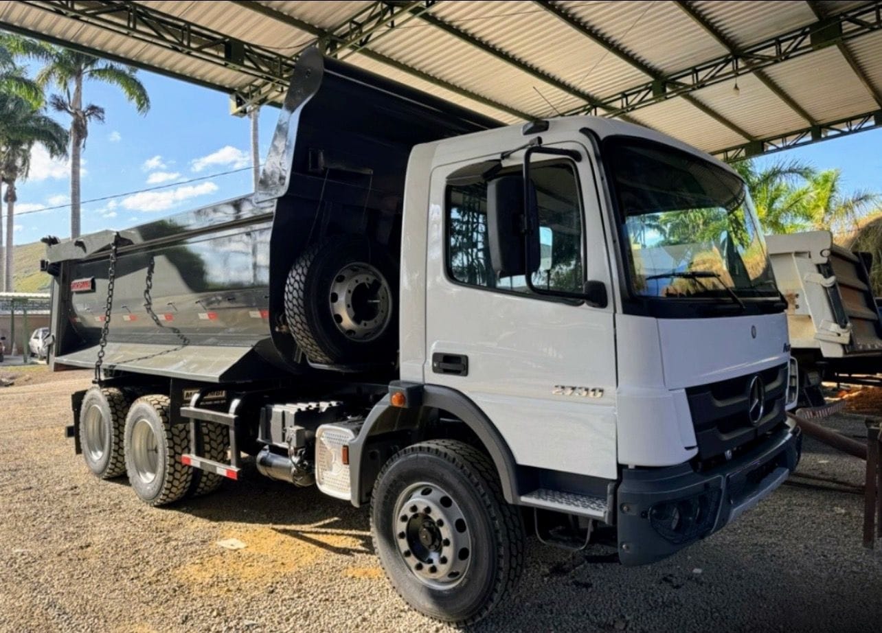 Caminhão Mercedes-Benz MB 2730 2022 - Imagem 1