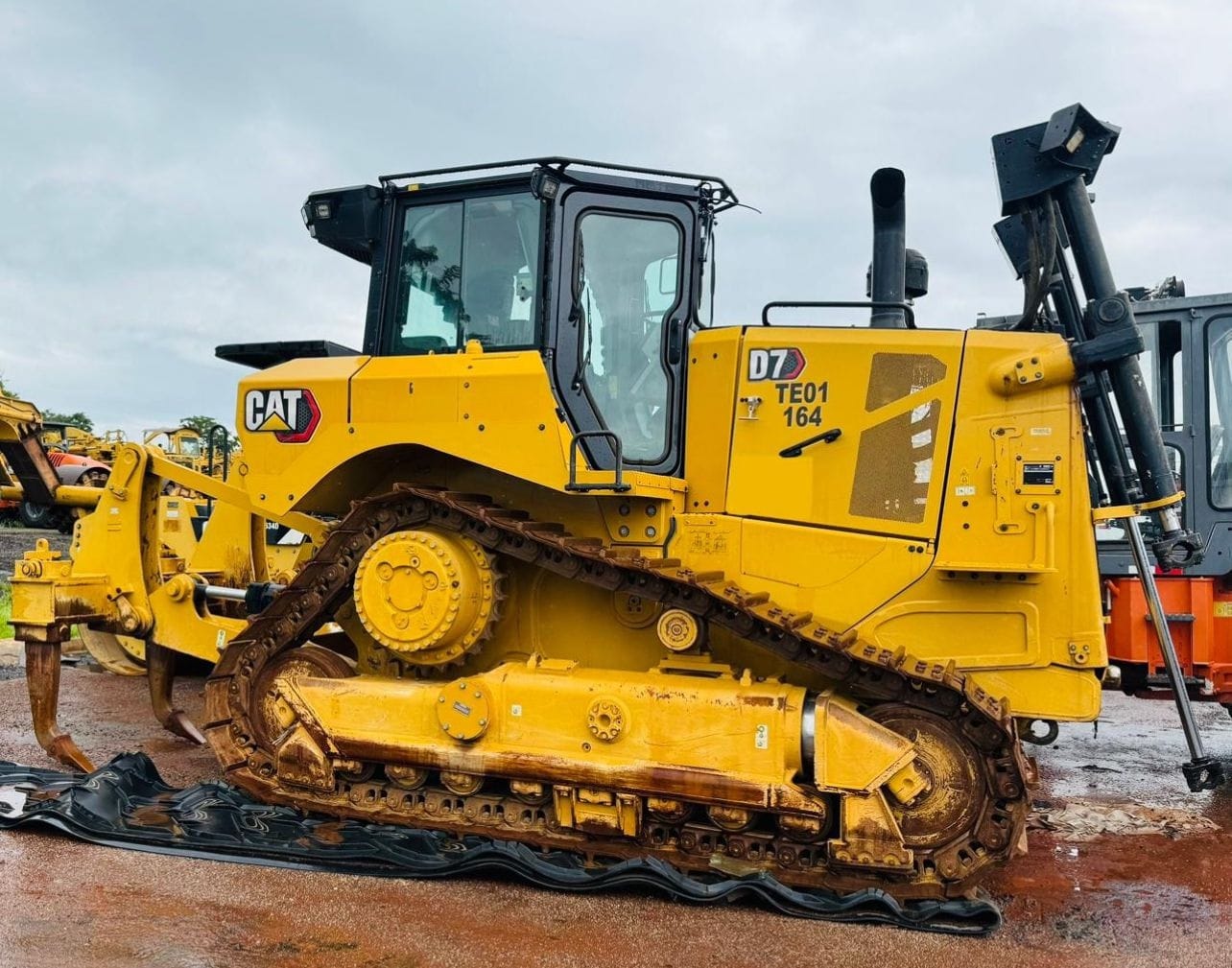 Trator de Esteira Caterpillar D7 2021 - Imagem 1