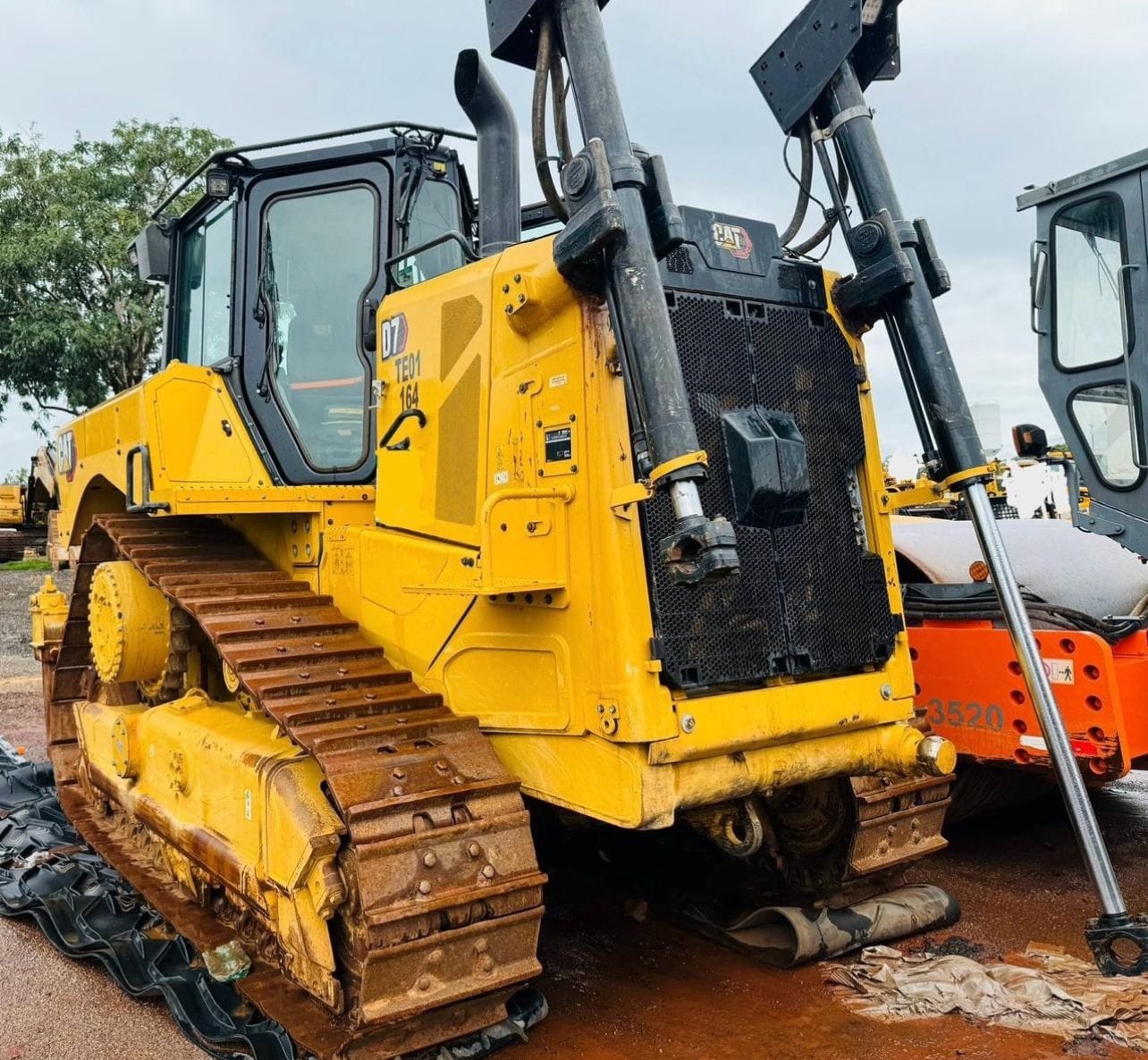 Trator de Esteira Caterpillar D7 2021 - Imagem 2