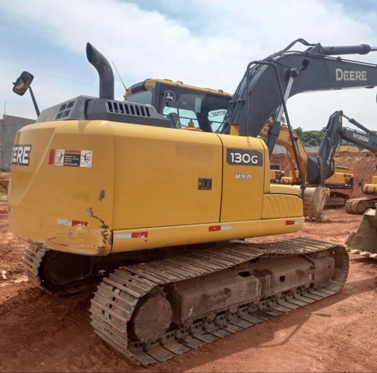 Escavadeira John Deere 130G 2016 com 4300 horas  - Imagem 2