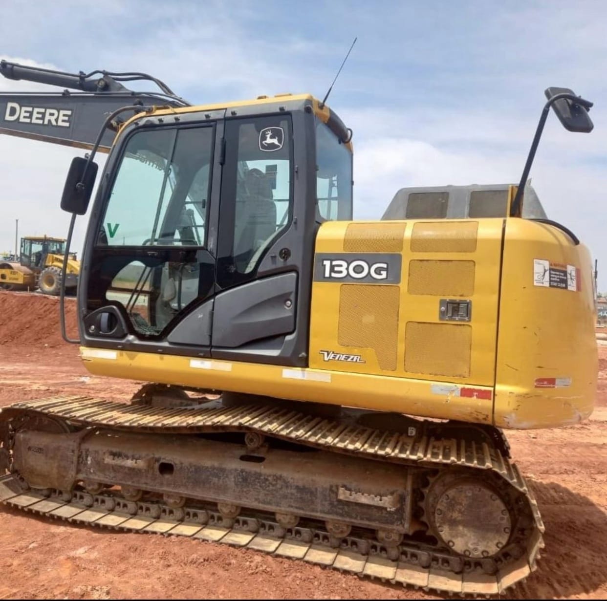Escavadeira John Deere 130G 2016 com 4300 horas  - Imagem 4