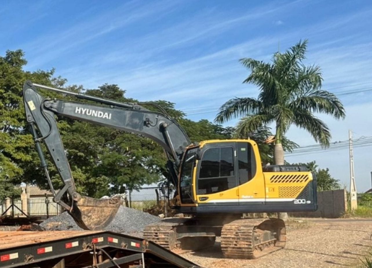 Escavadeira Hyundai 200 2021 - Imagem 1
