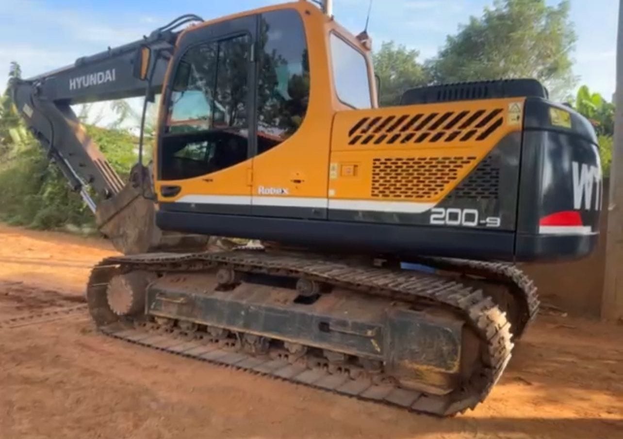 Escavadeira Hyundai 200 2021 - Imagem 2