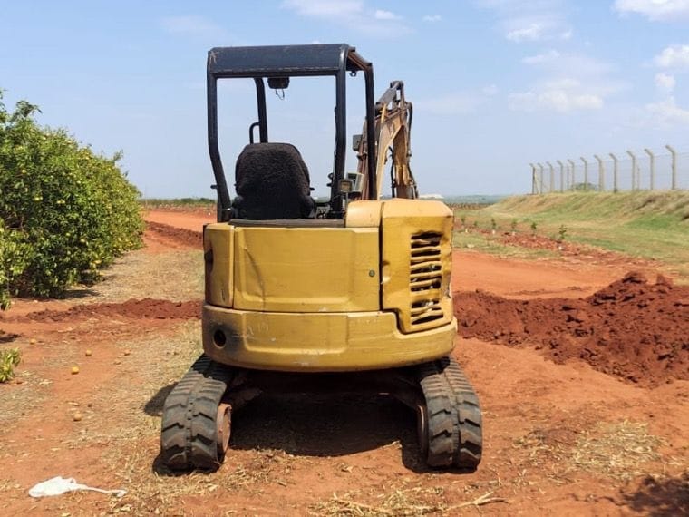 Mini Escavadeira Caterpillar 303.5  2013 - Imagem 2