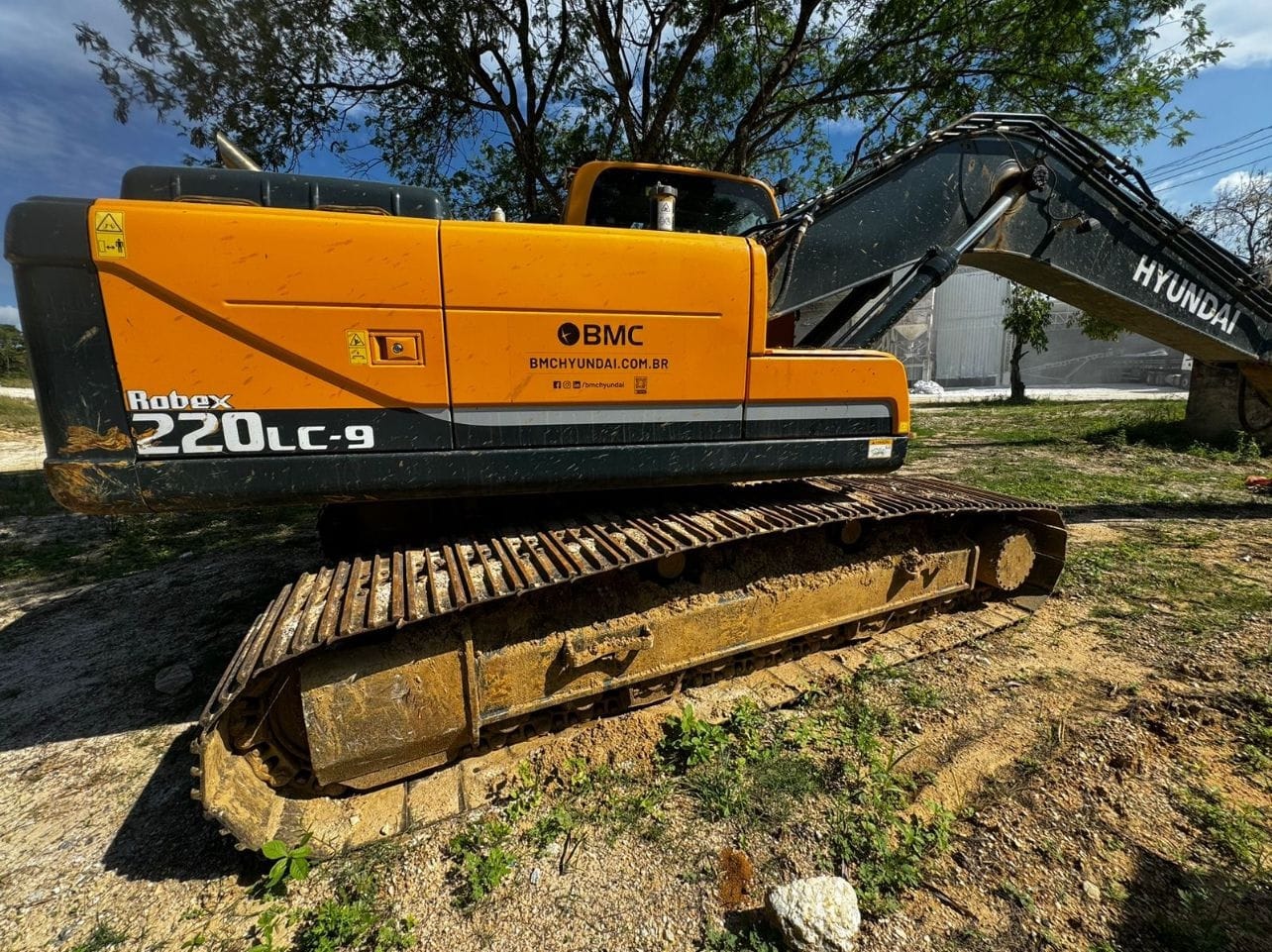 Escavadeira Hyundai R220LC-9 2022 - Imagem 1