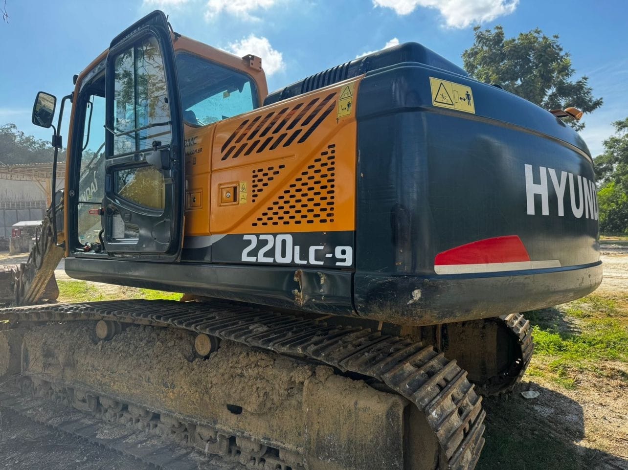 Escavadeira Hyundai R220LC-9 2022 - Imagem 2