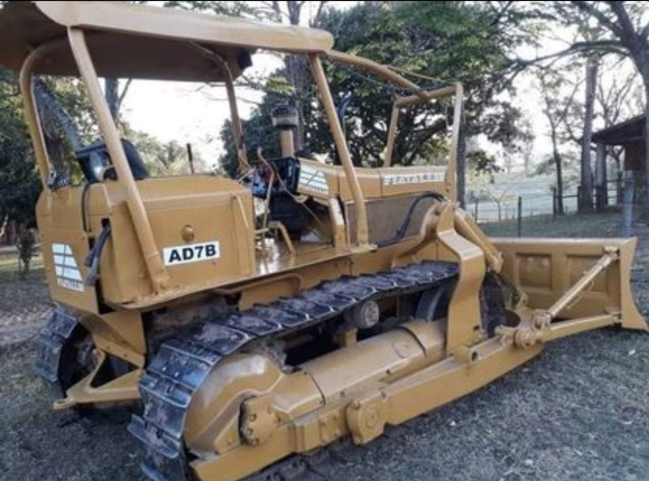 Trator de Esteira Fiatallis AD7B  1986 - Imagem 2
