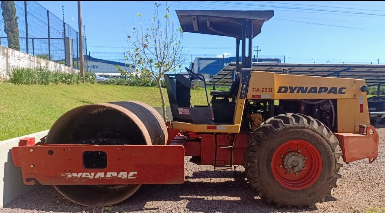 Rolo Compactador Dynapac CA25 2001 - Imagem 1
