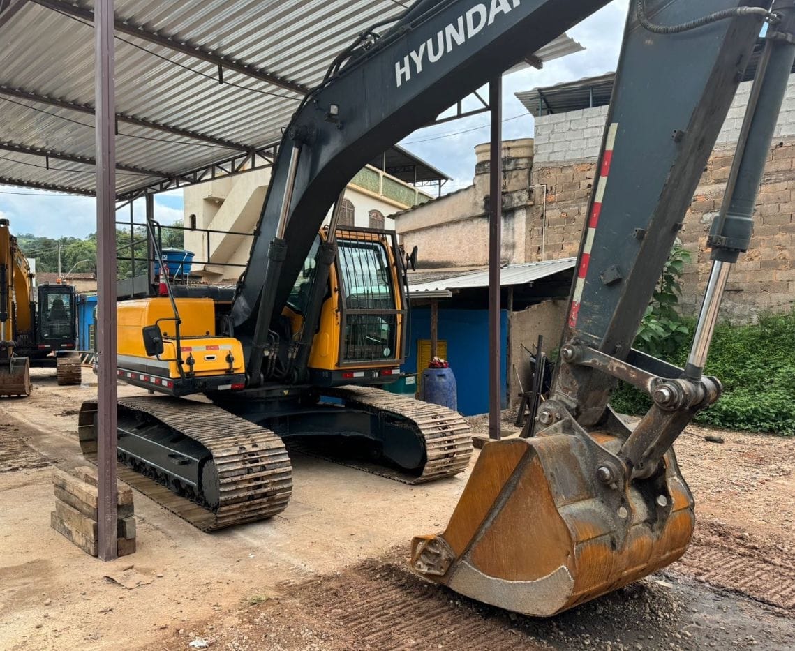 Escavadeira Hyundai 220LC 2020 - Imagem 3