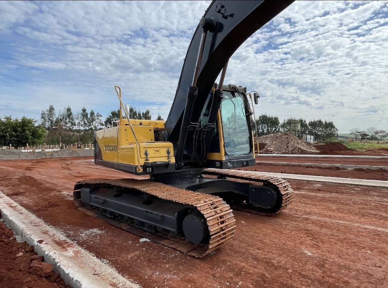 Escavadeira Volvo 210BLC 2009 - Imagem 4