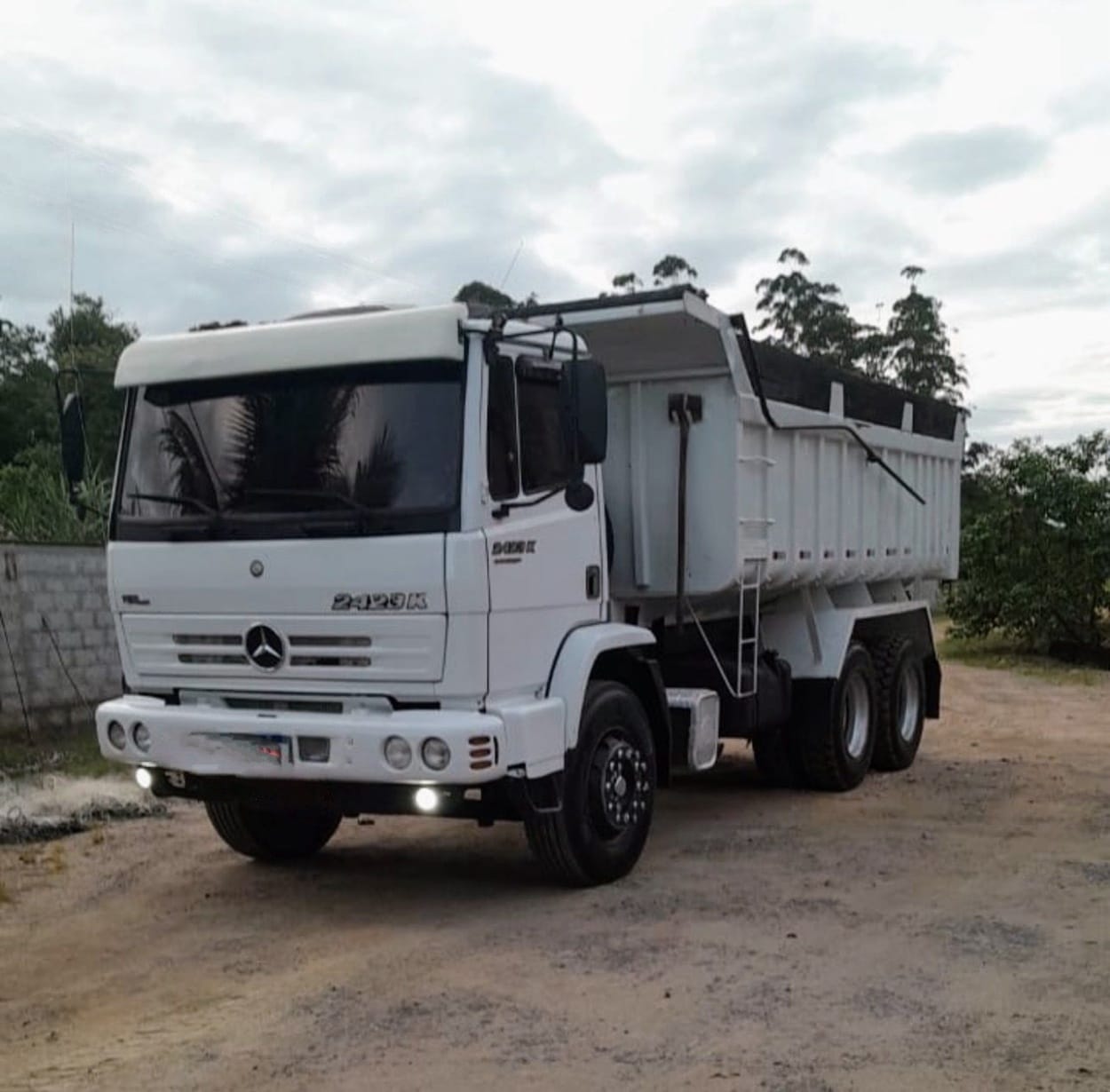 Caminhão Mecedes Benz 2423K 2009 - Imagem 1