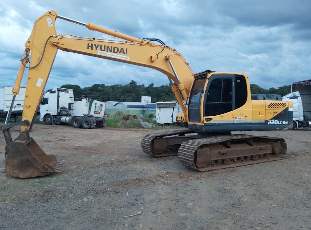 Escavadeira Hyundai 220LC-9S 2014 - Imagem 1