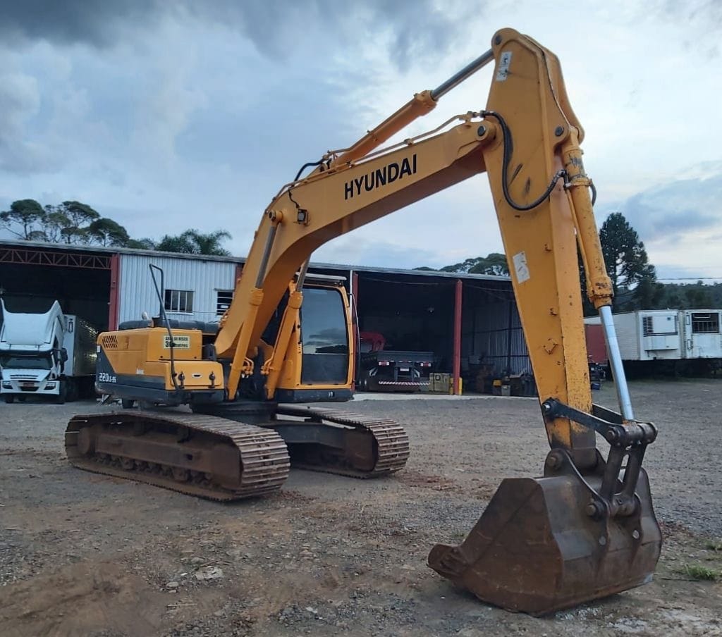 Escavadeira Hyundai 220LC-9S 2014 - Imagem 2