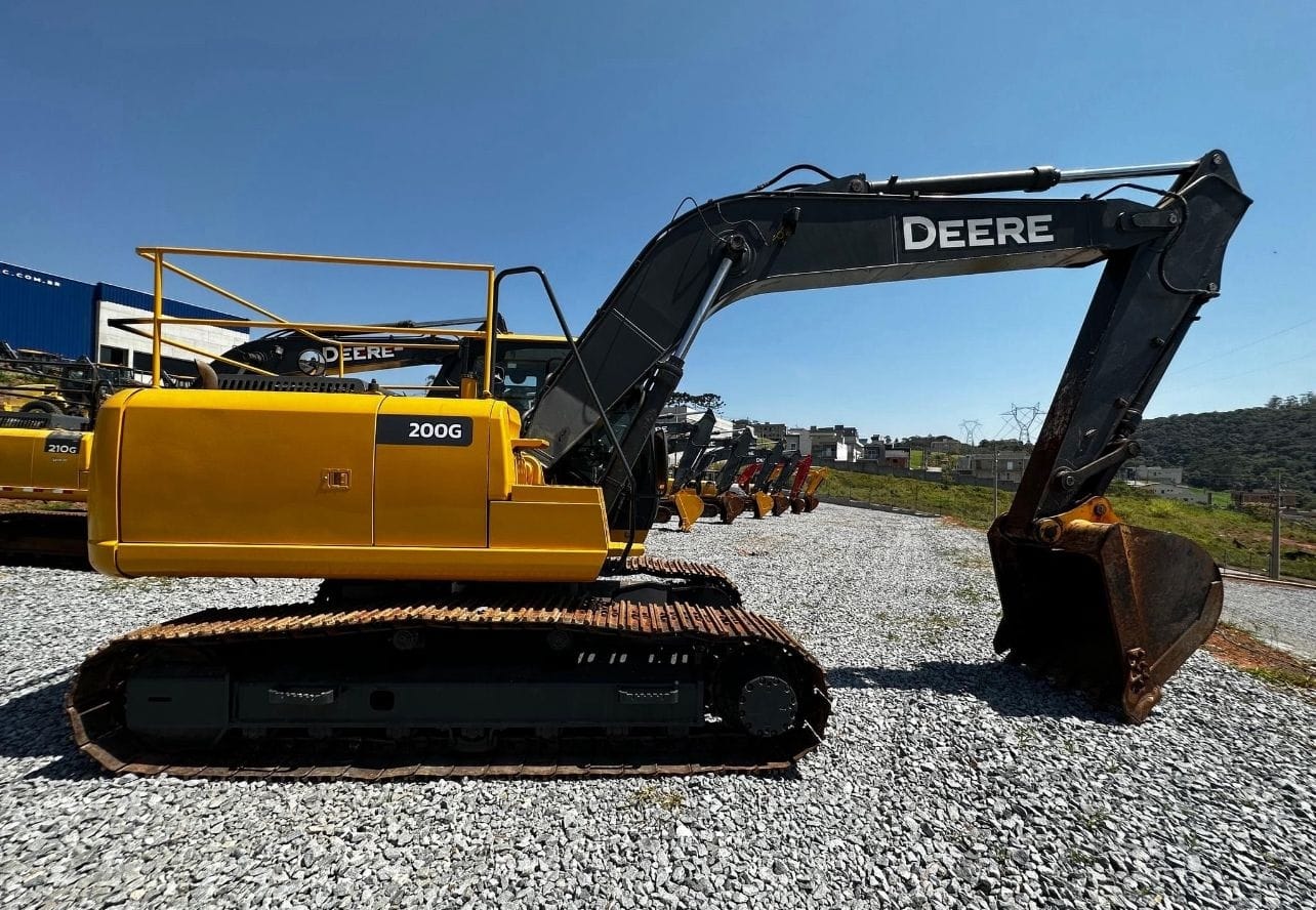Escavadeira John Deere 200G 2020 com 5550 horas - Imagem 3