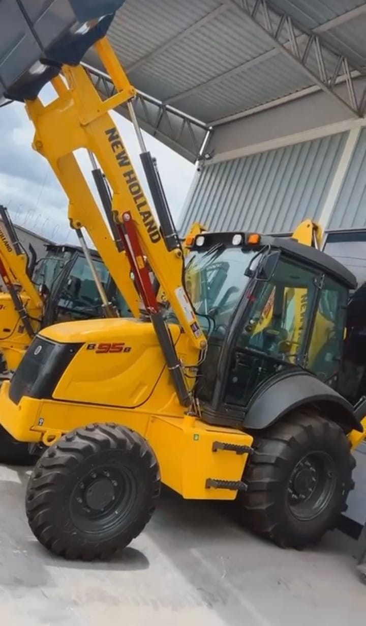 Retroescavadeira New Holland B95B 2023 - Imagem 1